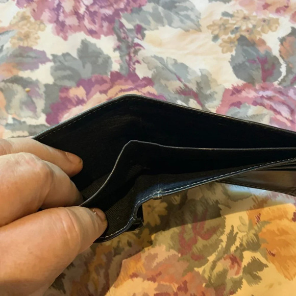 Men's Black Guess Wallet - Picture 5 of 6